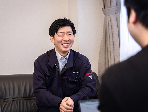 夜の港町を一望する都市の夜景風景